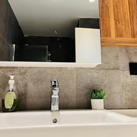 Time Apartment *